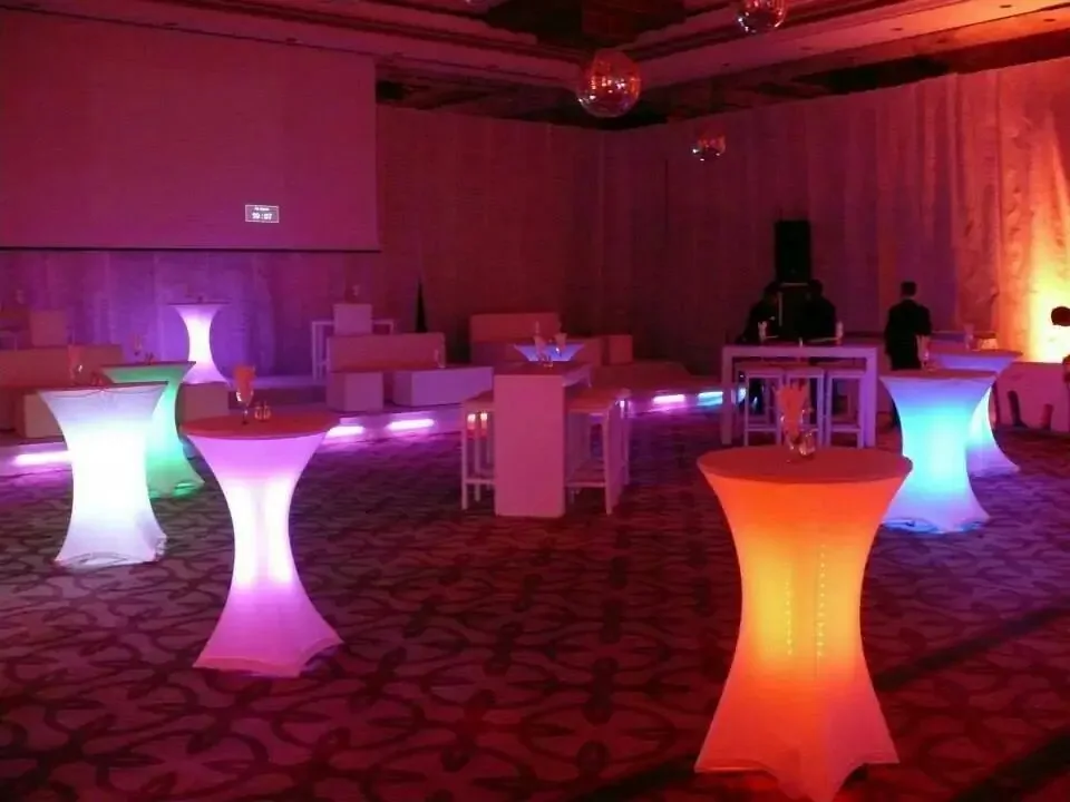 Işıklı LED kokteyl masası kiralama gece etkinliği