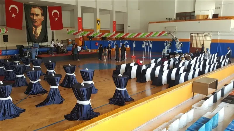 Lacivert kokteyl masası mezuniyet organizasyonu