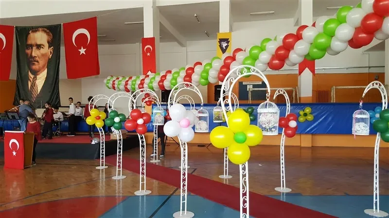 Mezuniyet töreni balon süsleme ve karşılama alanı