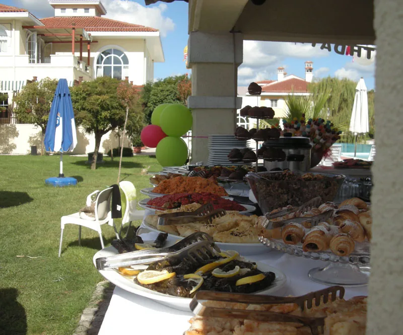 Kokteyl catering açık büfe organizasyonu ve ikram alanı