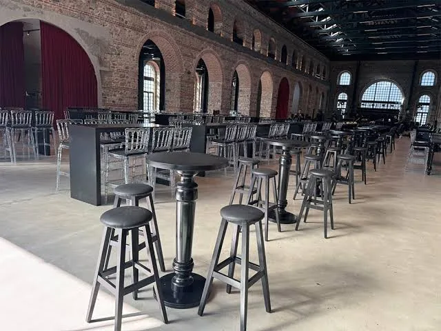 Kurumsal etkinlik siyah bar masası ve bar taburesi kiralama