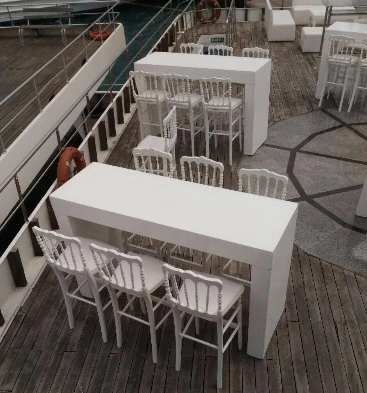 Boğaz tekne organizasyonunda bar masası kokteyl düzeni