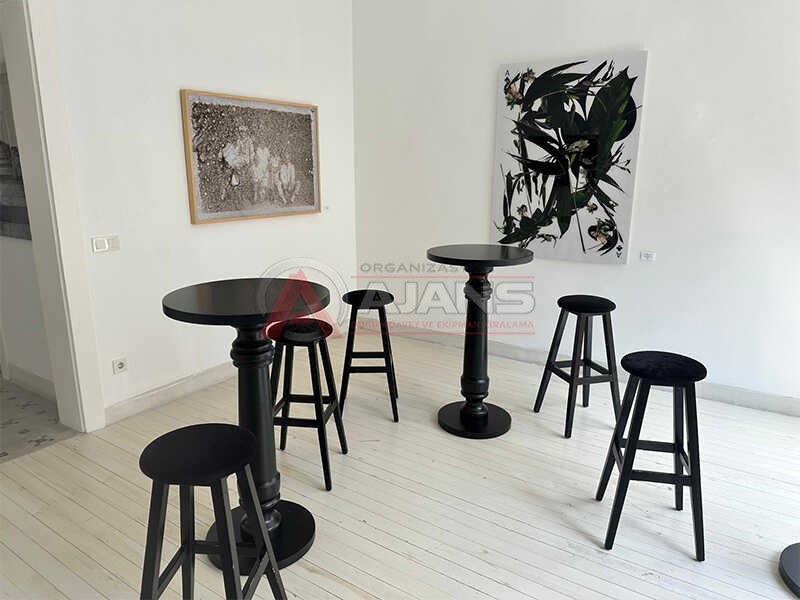 İstanbul Siyah Ahsap Bistro Masa Kiralama organizasyon hizmeti